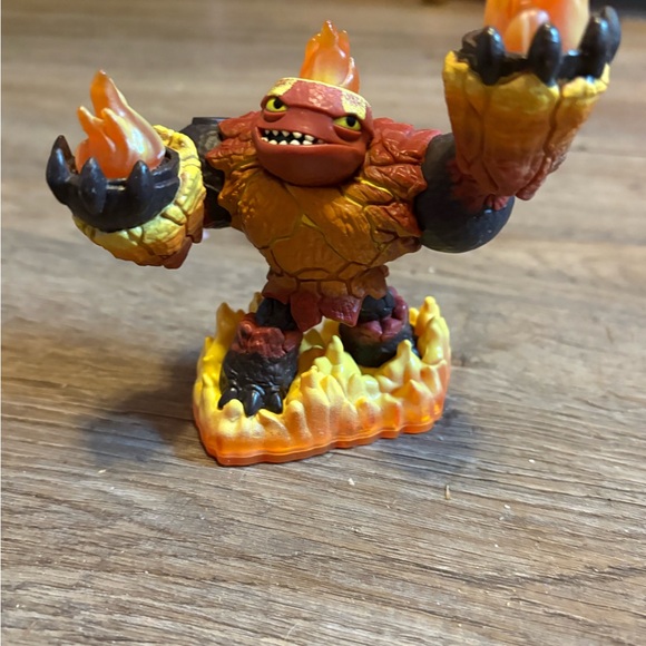 Nintendo Wii Skylanders Giants Activision Game EUC with 2 portals & 14 figures. - Picture 9 of 14